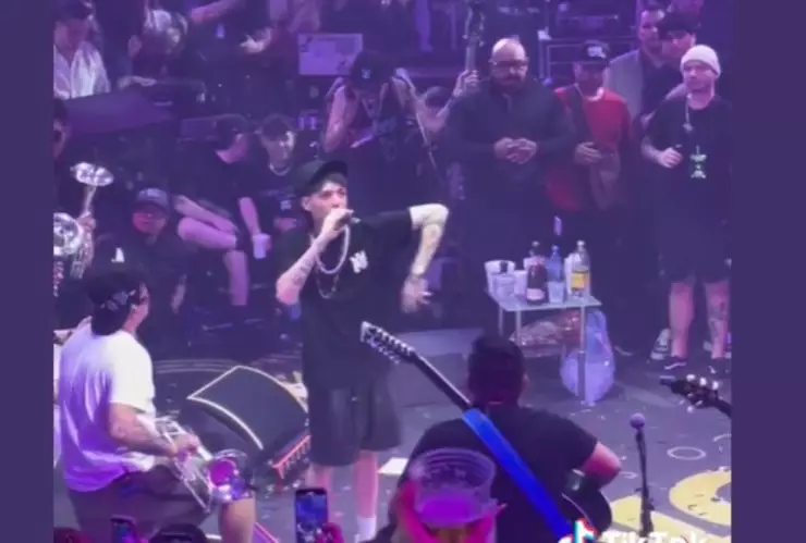 Esto es lo que cobra Peso Pluma en un concierto