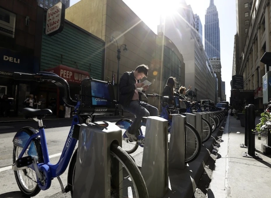 Este lunes, miles de neoyorquinos pudieron disfrutar de recorridos en bicicleta, durante el programa Citi Bike
