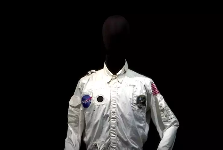 Subastan chaqueta de Buzz Aldrin.