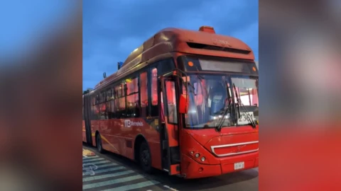Choque de Metrobús de CDMX hoy en la colonia Escandón.