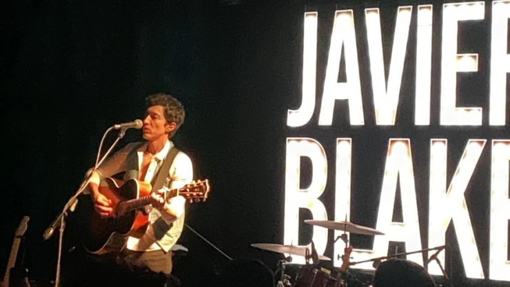 Javier Blake ofrece un concierto íntimo en Guadalajara