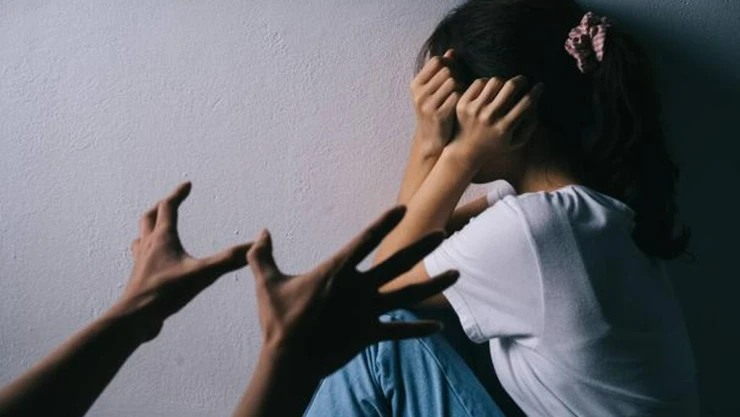 Niña se defiende de acoso sexual en Argentina