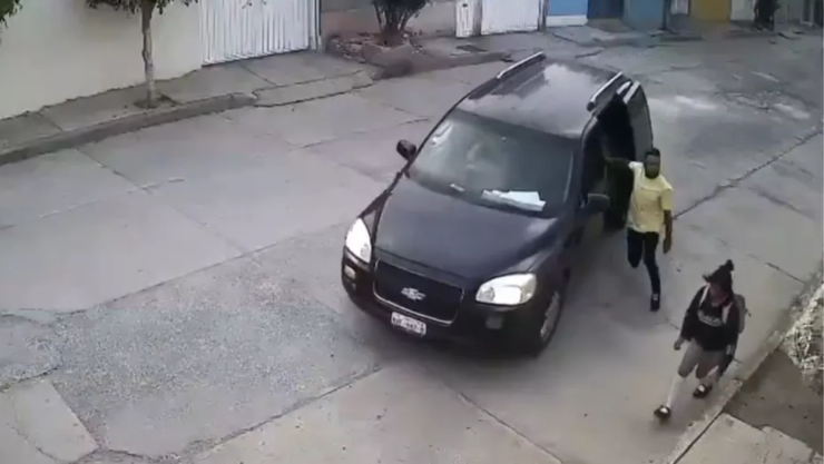 Intenta hombre secuestrar a estudiante en Chimalhuacán, Edomex; video causa indignación.png