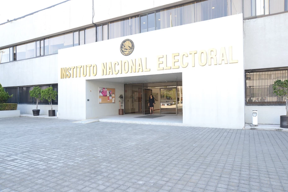 Entre multas y recortes.