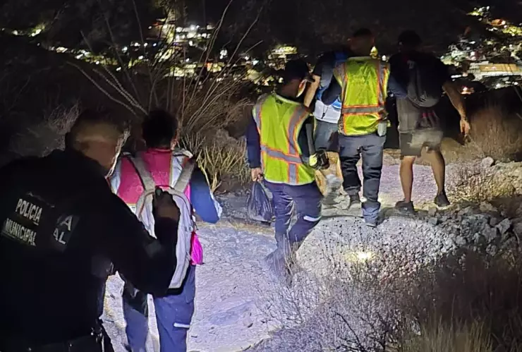 Torreón Rescatan a senderista perdido en Cerro de las Noas.jpg