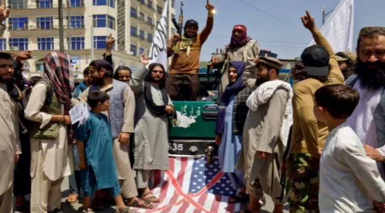 Talibanes-avalan-violencia-doméstica_-permiten-golpear-a-mujeres-sin-causar-fracturas_-ONU-pide-reve.webp