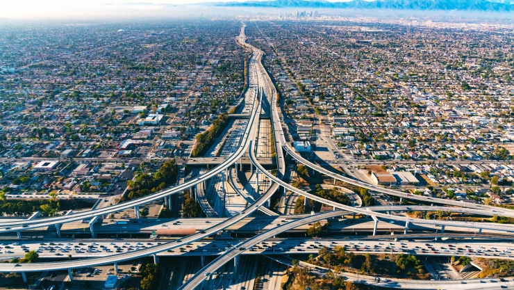 ¿Por qué aumentó la población en California?