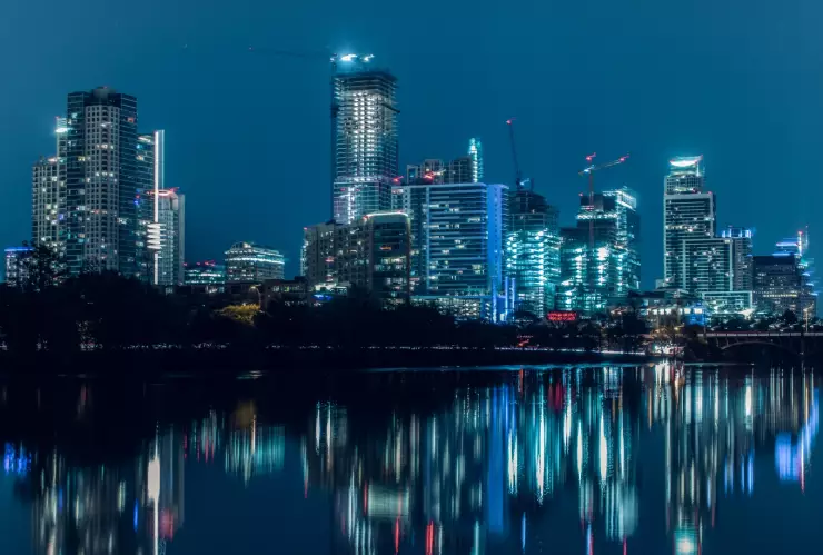 Vista de la ciudad de Austin, Texas, por la noche