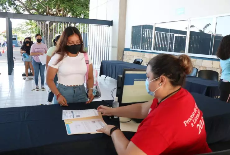 presentan exani licen uady