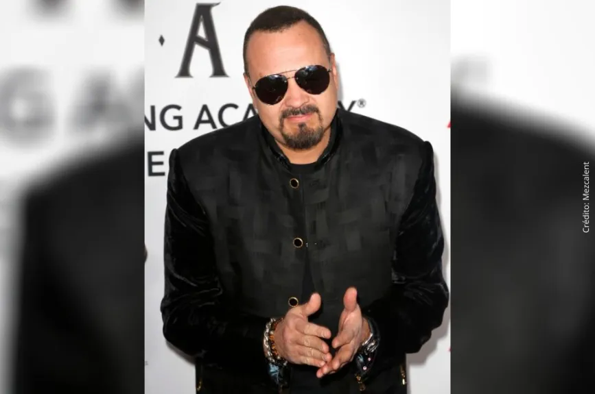 Pepe Aguilar con gafas..jpg