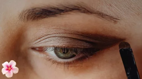 Los 3 delineados que son tendencias y te ayudarán a darle un giro primaveral a tu maquillaje, según la IA.jpg