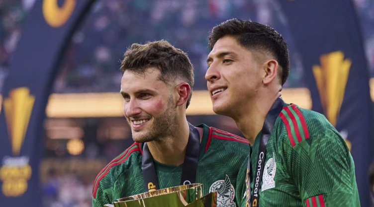 SANTIAGO GIMÉNEZ Y EDSON ÁLVAREZ