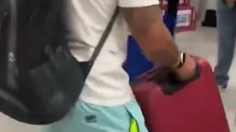 joven-de-málaga-rompe-ruedas-maleta-para-no-documentar-ahorrar-mil-200-pesos-video