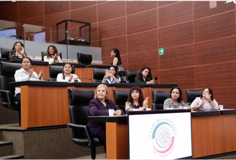 parlamento femenil.jpg