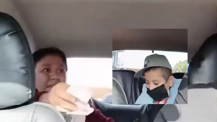 Madre con gratitud y su hijo con cáncer dentro de un vehículo.