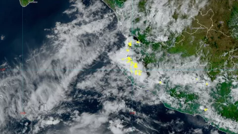 ¡ÚLTIMA HORA! Kristy se convierte en huracán categoría 1 y amenaza al estado de Jalisco