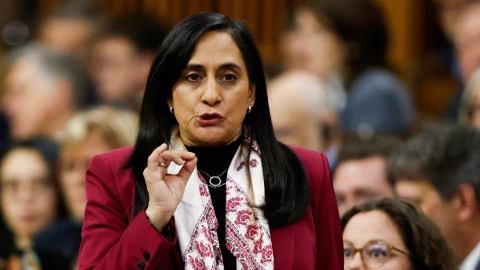 La ministra de Asuntos Exteriores de Canadá, Anita Anand, habla durante el período de preguntas en la Cámara de los Comunes en la Colina del Parlamento en Ottawa, Ontario, Canadá, el 28 de enero de 2026.