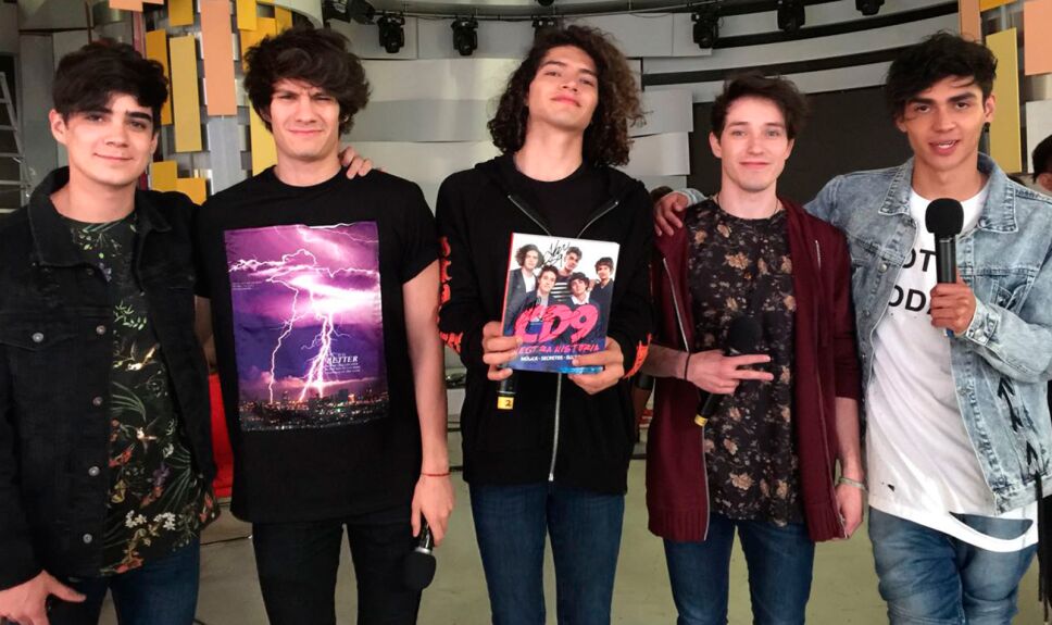CD9 con su libro en VLA