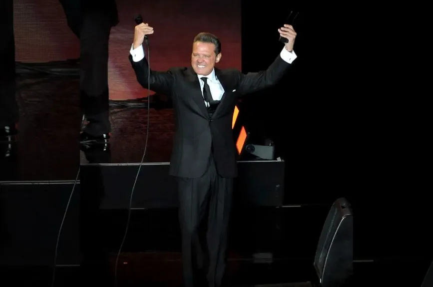 Luis Miguel ovacionado.jpg