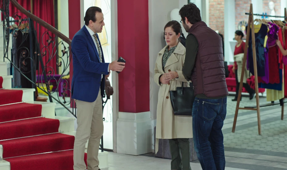 Nilufer le confiesa a Halis que Sarp es su hijo