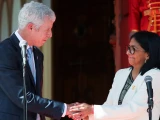 EU firma acuerdo para controlar el petróleo de Venezuela