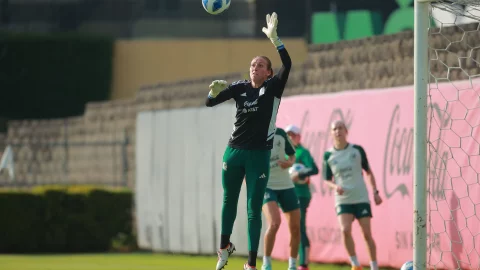 Pamela Tajonar en entrenamiento con Selección Mexicana Femenil.jpg