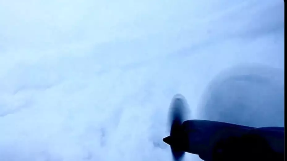 Video-así-se-ve-el-ojo-del-huracán-Beryl-avión-caza-huracanes-capta-su-interior