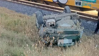 Accidente en Aguascalientes Mujer intentó ganarle al tren en Cosío y resultó lesionada