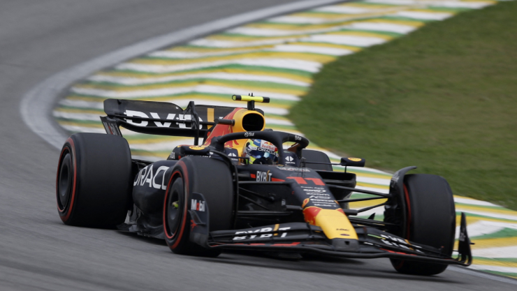 Checo Pérez en el Gran Premio de Brasil