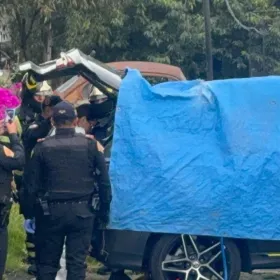 Hallan adulto mayor sin vida al interior de una camioneta en Álvaro Obregón