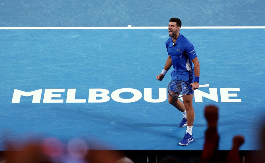 Novak Djokovic avanza con dificultad en el Abierto de Australia