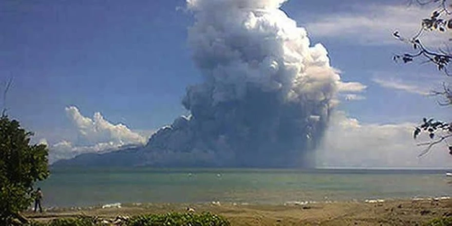 El Rokatenda, en la provincia de East Nusa Tenggara, es uno de los 129 volcanes activos de Indonesia