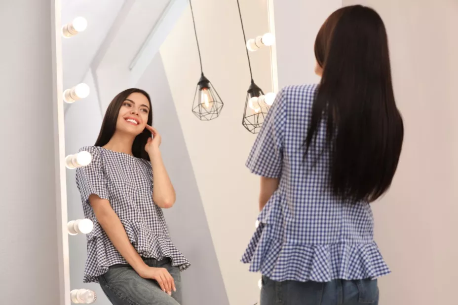 Mujer ante el espejo Bolchonock.jpeg