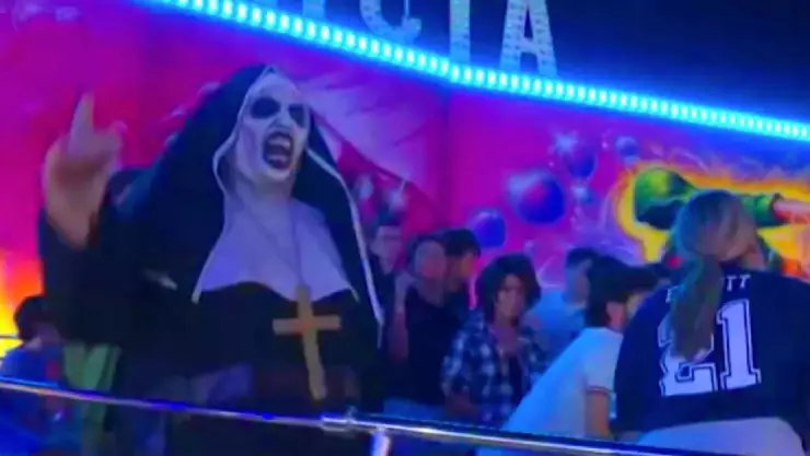 VIDEO Revelan identidad de La Monja de la feria, famoso personaje de TikTok