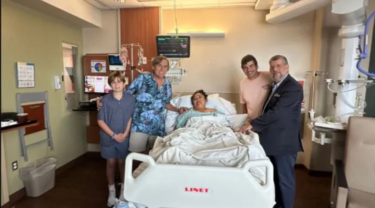 Estado de salud de la mamá del niño que perdió la vida tras accidente aéreo en Galveston, Texas