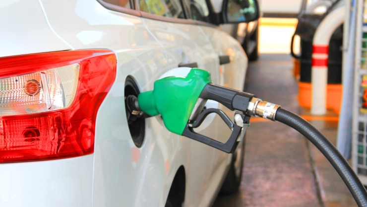 tanque lleno gasolina vacio.jpg