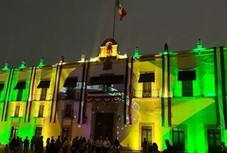 Bandera de Brasil iluminó la casa de La Corregidora en Querétaro.jpg