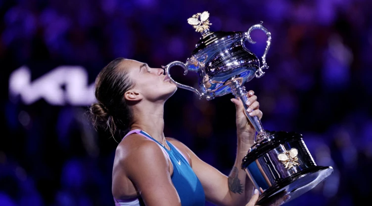 Aryna Sabalenka alza la copa del Abierto de Australia