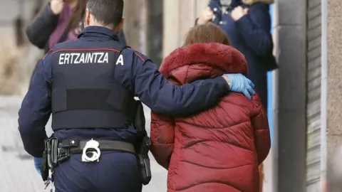 Por un arranque de celos mujer latina le corta testículo a su esposo y lo asesina mientras dormía.jpg