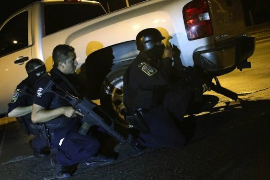 En Tijuana, agentes de la Coordinación de Enlace Internacional de la Policía Estatal Preventiva y de Interpol México apresaron a un sujeto buscado en EUA