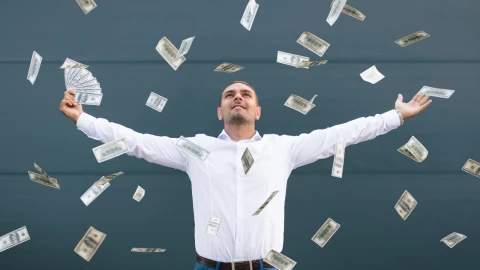 Albañil eligió un refresco que no quería y se volvió millonario al ganar la lotería