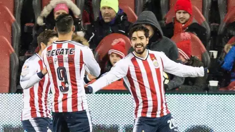 ¿Descartado? Esta sería la razón por la que Pizarro no volverá a Chivas