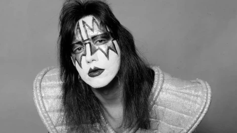Muere Ace Frehley, fundador y guitarrista de KISS, a los 74 años