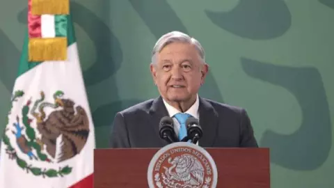 El presidente Andrés Manuel López Obrador (AMLO) encabeza la mañanera hoy 13 de febrero de 2023 desde Palacio Nacional.