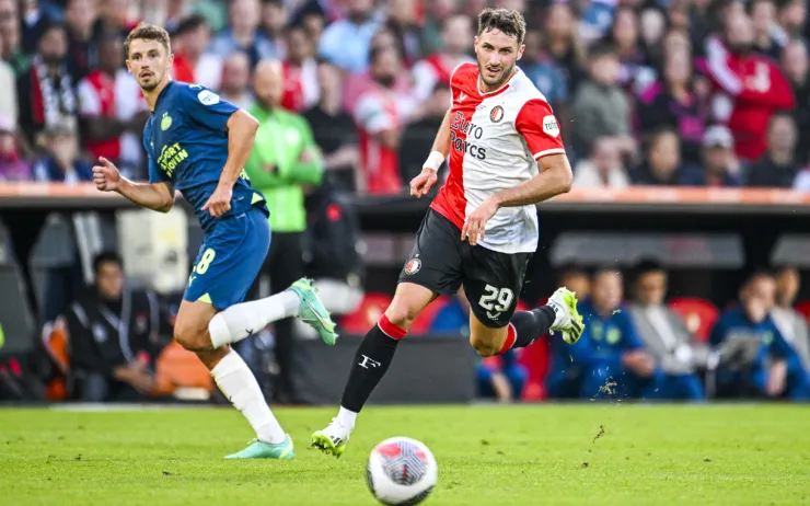 Santiago Giménez, delantero del Feyenoord