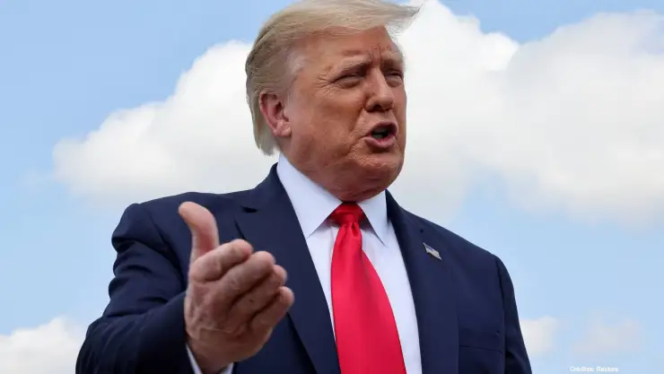 Donald Trump libro racista latinos afroamericanos.jpg