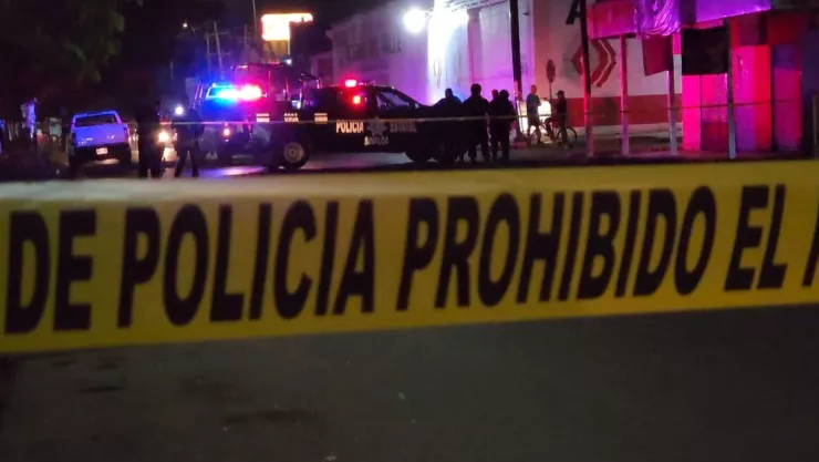 Incendian boutique y asesinan a hombre a balazos en la Lázaro Cárdenas, Culiacán