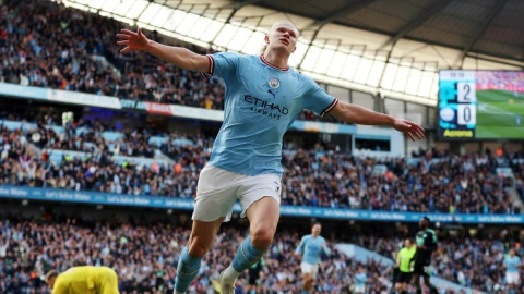 Erling Haaland celebra su gol con el Manchester City