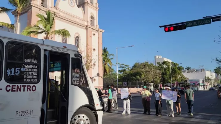 Usuarios en Culiacán protestan por aumento de tarifa de transporte. .jpg