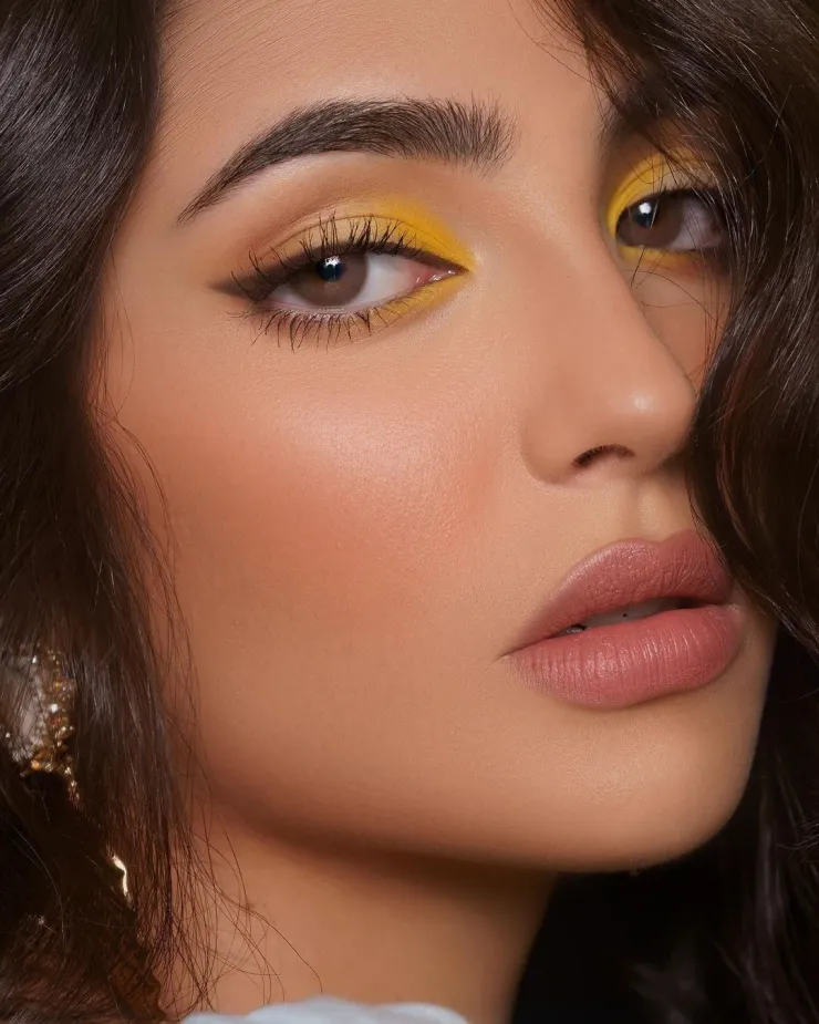 Sombras amarillo mantequilla